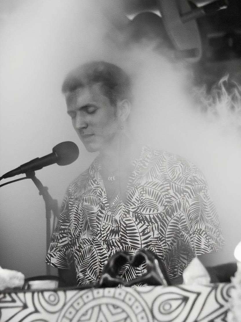 ekōes live